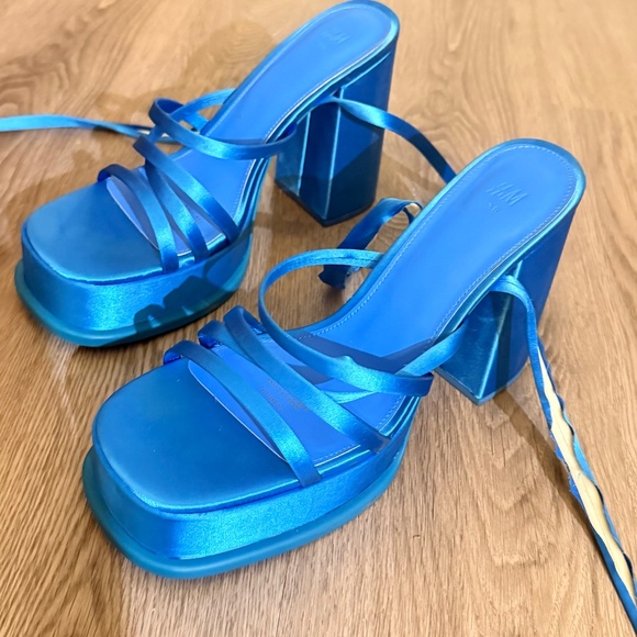 Blue heels - Picture 2 of 4